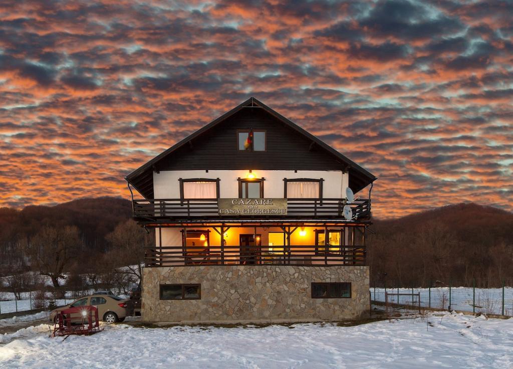 ホテル Casa Georgescu Rîşnov エクステリア 写真
