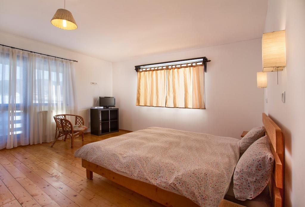 ホテル Casa Georgescu Rîşnov 部屋 写真