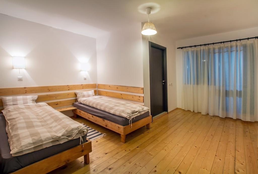 ホテル Casa Georgescu Rîşnov エクステリア 写真